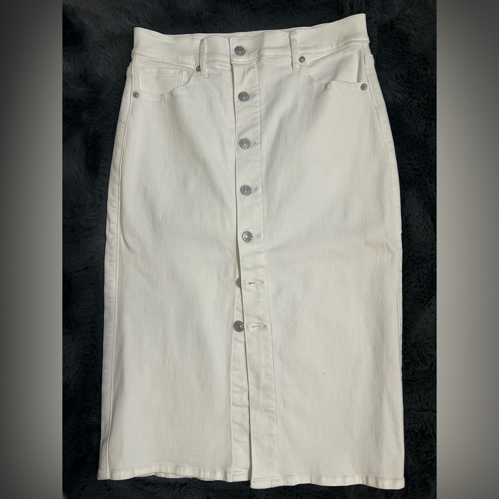White button down denim skirt made by Express in a size 8. Beautiful long skirt